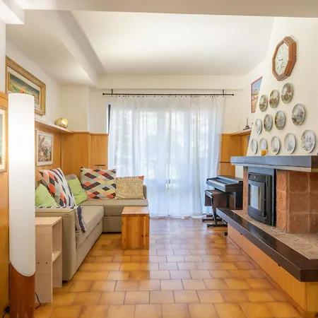 Apartment Parrocchiale: Mountain View With Private Garden Barzio